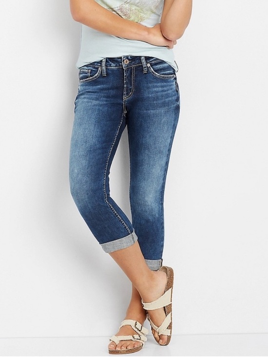 Silver Jeans Denim - Silver Twisted Capri cropped distressed medium wash jeans size 26